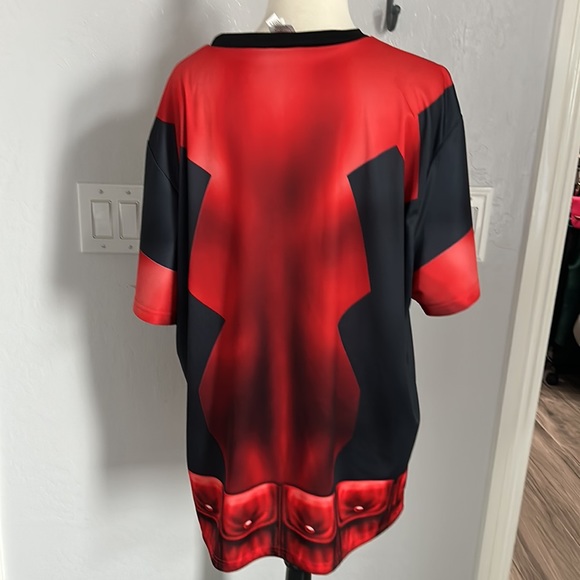 Marvel Lightweight shirt size large/xl - Picture 3 of 6